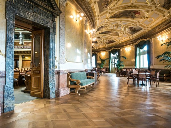 Quels sont les meilleurs revêtements de sol pour un couloir fréquenté ?