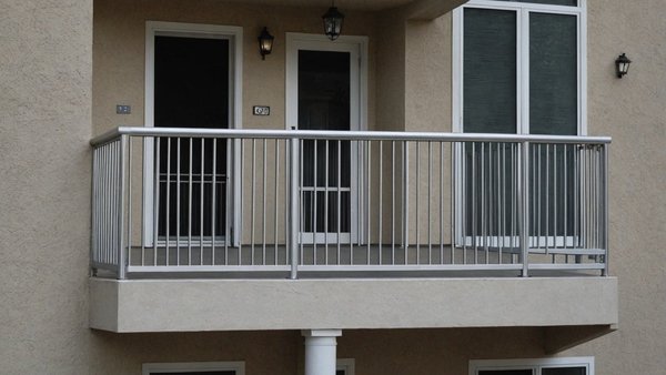 Fabrication sur mesure de rampe et balcon en aluminium